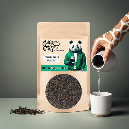 Té negro English Breakfast de Ceres Coffee en taza, mostrando hojas de té y aroma intenso, alto en energía y sabor clásico.
