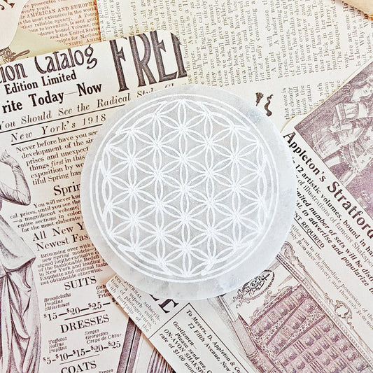 Altar de Selenita con Flor de la Vida