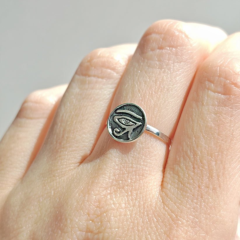 Anillo "Amuleto Ojo de Ra" en Plata de Ley 925