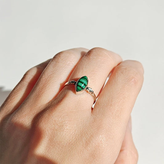 Anillo 'Eowyn' de Malaquita - Plata de Ley