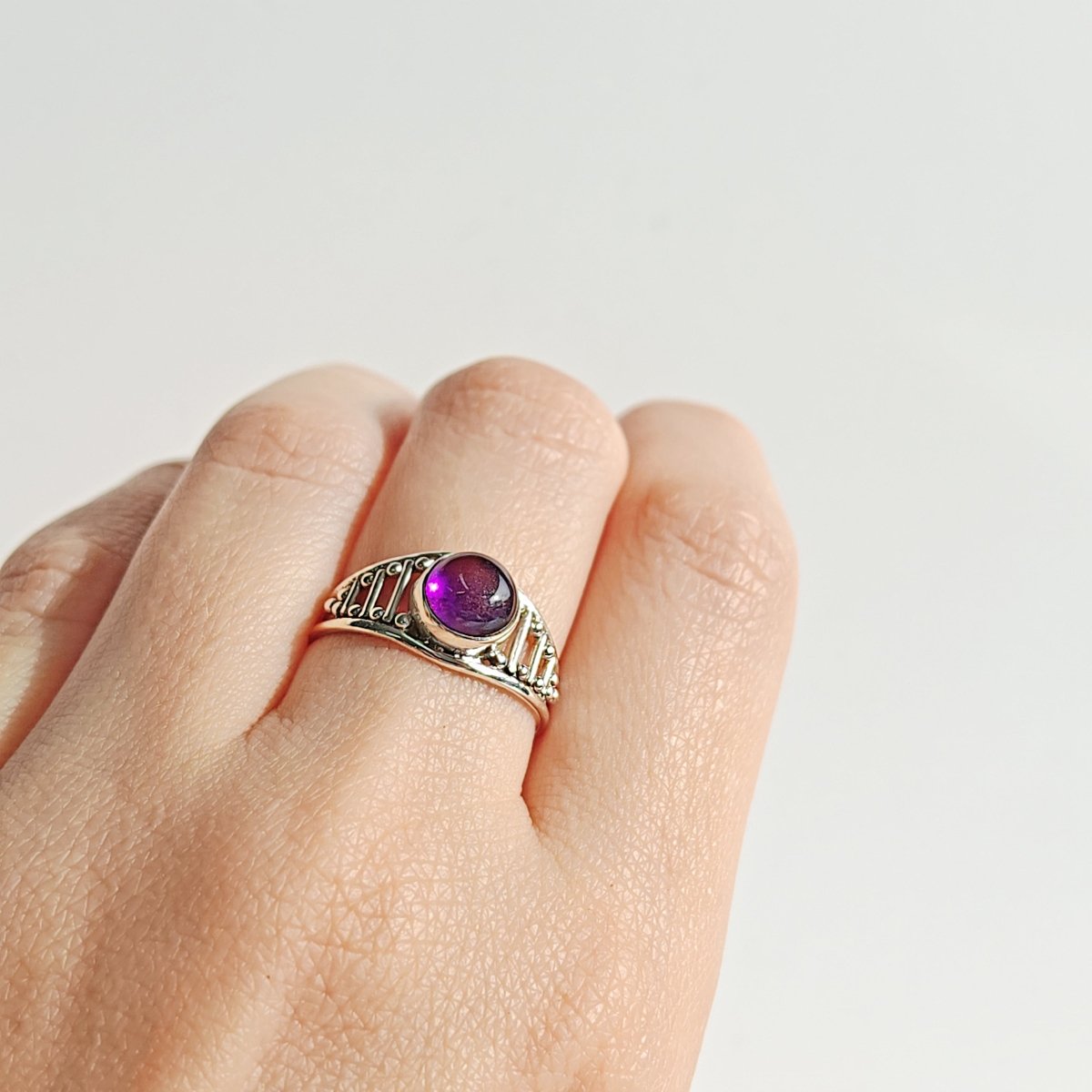 Anillo 'Laksmi' de Amatista - Plata de Ley