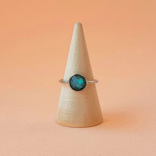 Anillo Navani de Labradorita - Plata de Ley 925