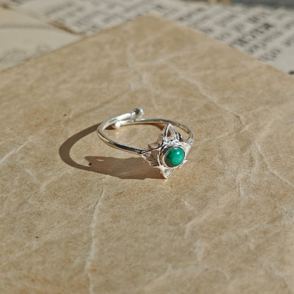 Anillo Nudo de Bruja 'Wicca' con Malaquita - Plata de Ley 925