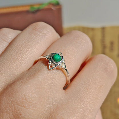Anillo Nudo de Bruja 'Wicca' con Malaquita - Plata de Ley 925