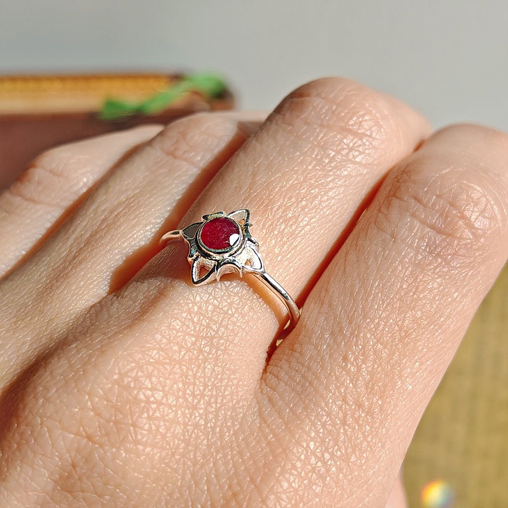 Anillo Nudo de Bruja 'Wicca' con Rubí - Plata de Ley 925