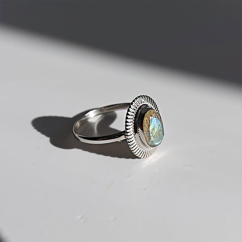 Anillo 'Ovale' de Labradorita - Plata de Ley