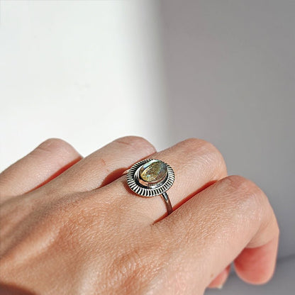 Anillo 'Ovale' de Labradorita - Plata de Ley
