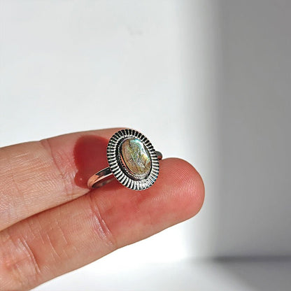 Anillo 'Ovale' de Labradorita - Plata de Ley