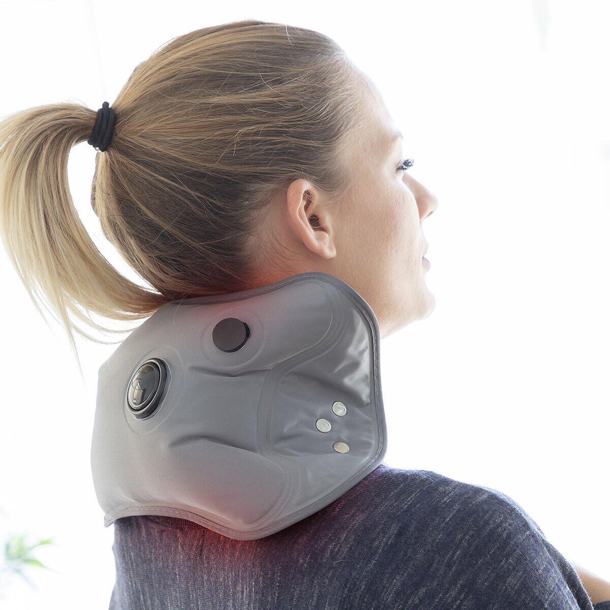 Bolsa de agua caliente ajustable y recargable Hutter InnovaGoods gris, con capacidad para aliviar molestias y calentar de manera segura.