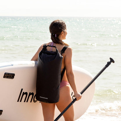 Bolsa estanca impermeable deportiva Dryhux de Innovagizmo, capacidad de 20 litros, ideal para actividades al aire libre y deportes acuáticos.