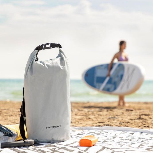 Bolsa estanca impermeable deportiva Drysal de 10 L de innovagizmo, ideal para proteger objetos en actividades acuáticas.