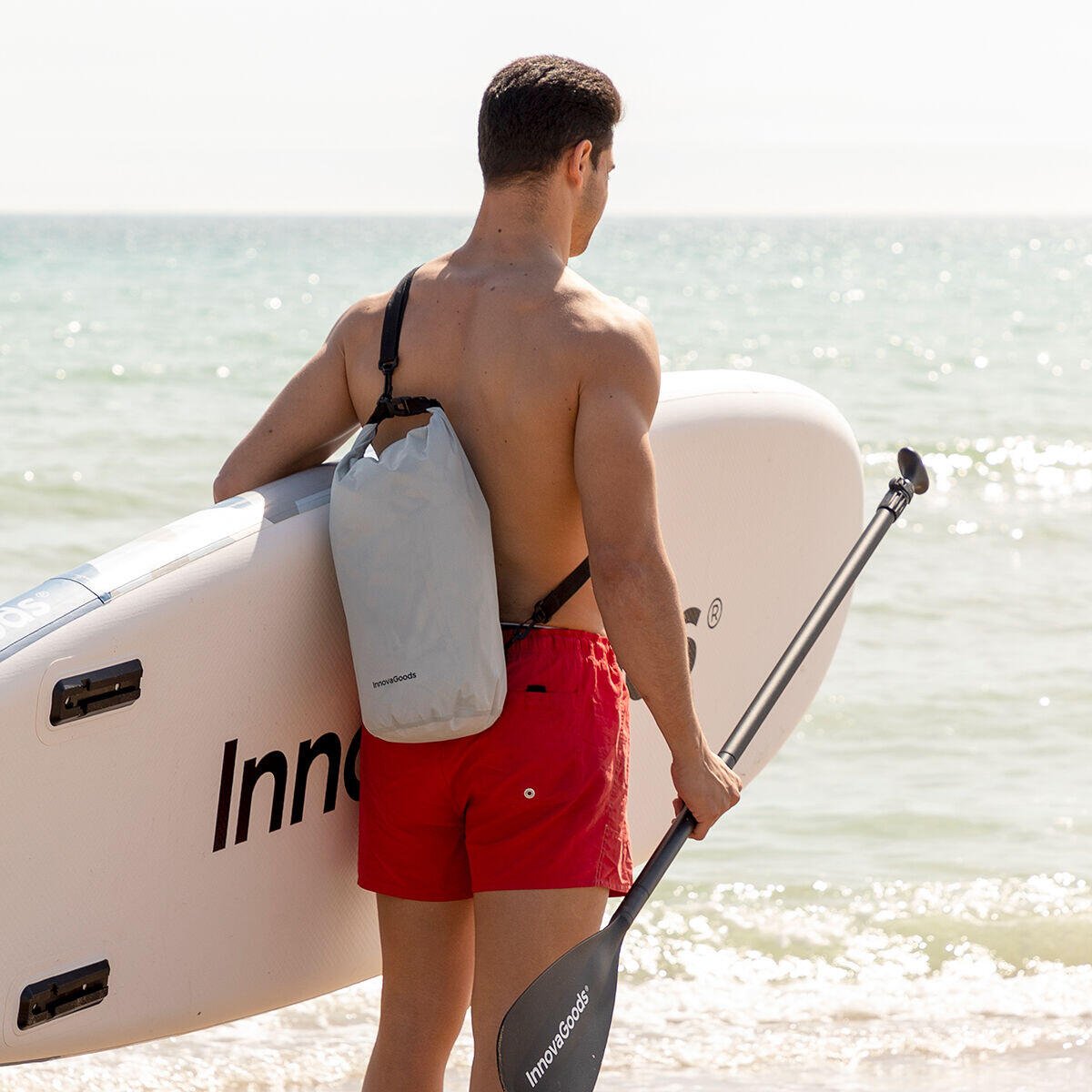 Bolsa estanca impermeable deportiva Drysal de Innovagizmo, capacidad de 10 litros, ideal para actividades al aire libre y protección contra agua.