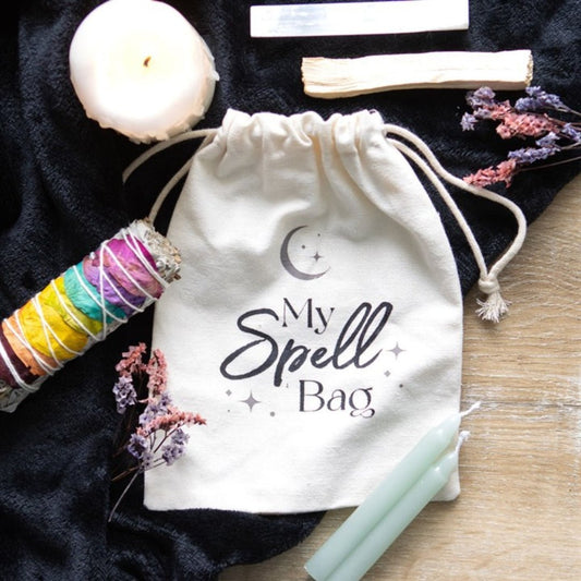 Bolsita para hechizos de tela con cordón, utilizada en rituales mágicos y prácticas espirituales.