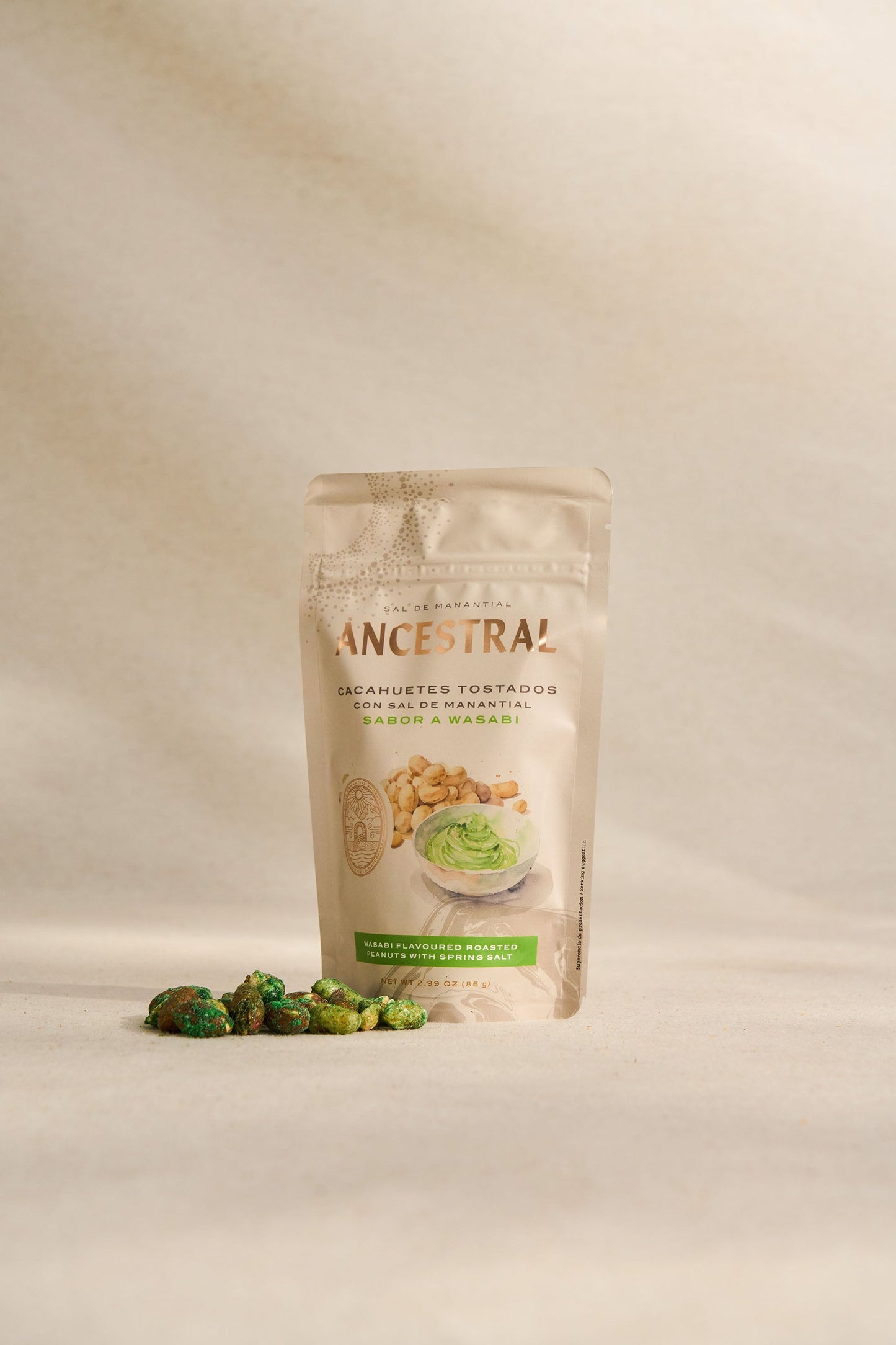 Cacahuetes tostados natural con sabor a wasabi de la marca Sal de Manantial Ancestral, frutos secos en bolsa.