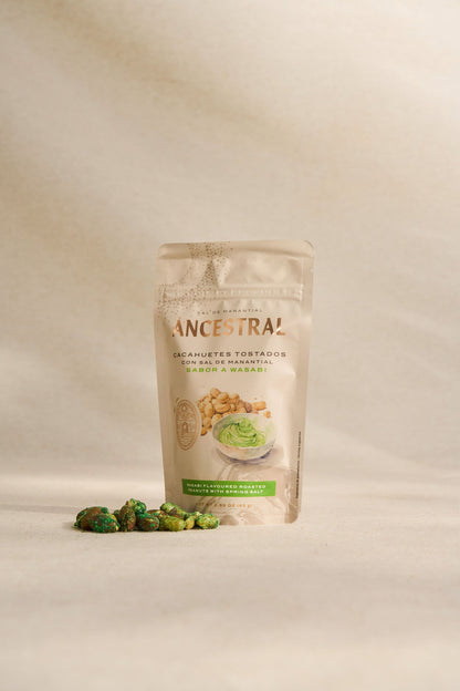 Cacahuetes tostados natural con sabor a wasabi de la marca Sal de Manantial Ancestral, frutos secos en bolsa.