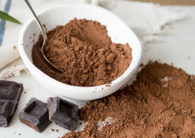 Cacao en polvo 100% natural de AZALA GOURMET, paquete de 1kg, textura fina y color marrón oscuro.