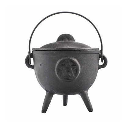 Caldero de hierro fundido con pentagrama grabado, ideal para uso en magia y rituales, de la marca Mystical Tienda.