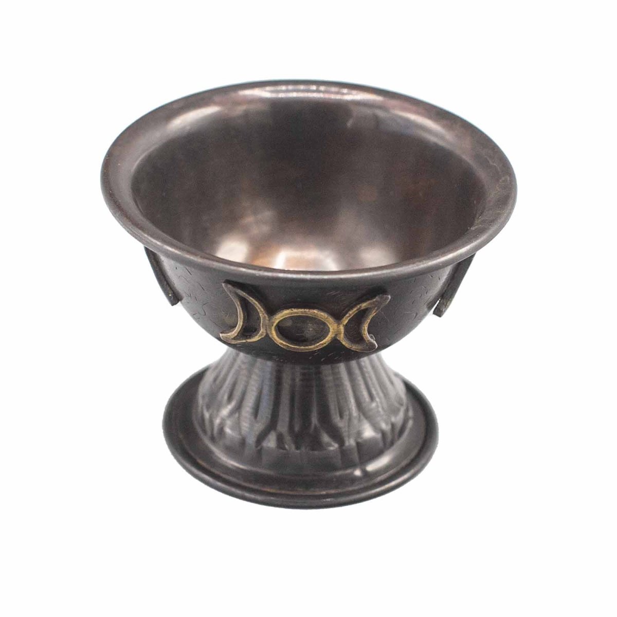 Incensario de cobre en forma de caliz con diseño de triple luna, ideal para rituales y ceremonias espirituales.