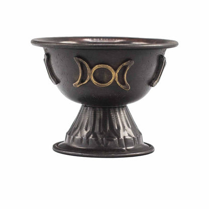 Incensario de cobre en forma de caliz con diseño de triple luna, ideal para rituales y ceremonias espirituales.