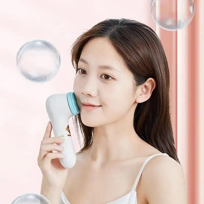 Cepillo de limpieza facial eléctrico de innovagizmo.com, con cerdas suaves para una limpieza profunda y suave de la piel.