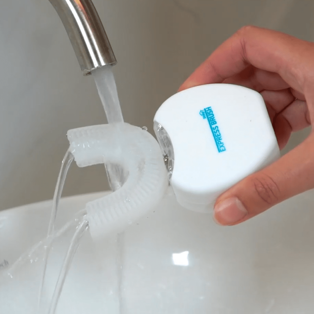 Cepillo dental automático 360º de innovagizmo, limpieza rápida y eficaz para una sonrisa perfecta en solo 10 segundos.
