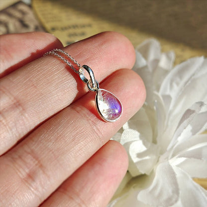 Colgante de plata de ley 925 con piedra de luna en diseño 'Aurora', estilo elegante y brillante para mujer.
