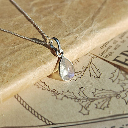 Colgante de plata de ley 925 con piedra de luna en diseño 'Aurora', brillante y elegante, para accesorios de joyería.