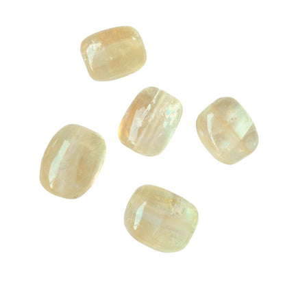 Colgante de mineral Candy Calcita Miel de Mystical Tienda, muestra una pieza de calcita en forma de dulce con tonos miel cálidos.