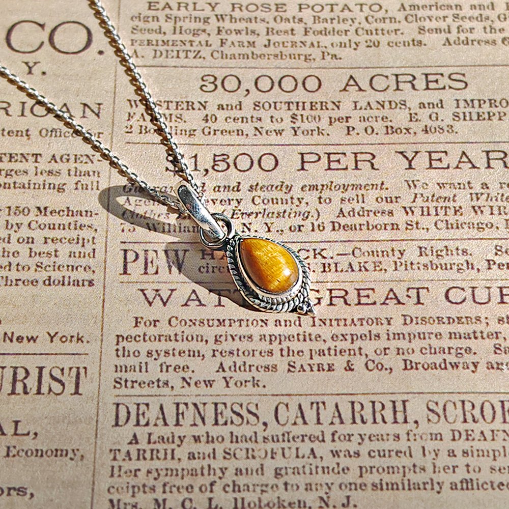 Colgante Dewi de plata con piedra ojo de tigre en plata de Ley 925, estilo elegante y espiritual, joyería de Mystical Tienda