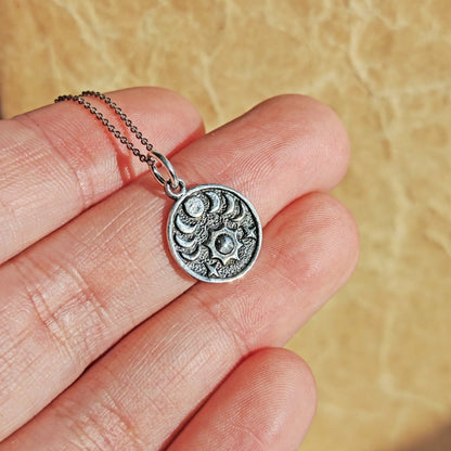 Colgante Fases Lunares, Sol y Estrellas - Plata de Ley 925 - Sensaido