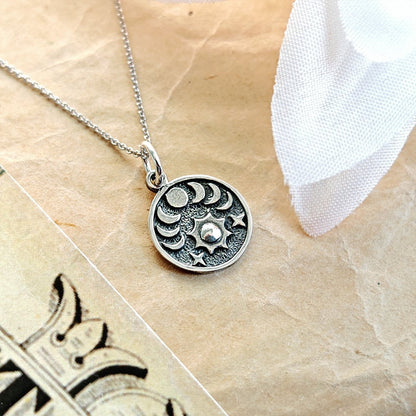 Colgante Fases Lunares, Sol y Estrellas - Plata de Ley 925 - Sensaido