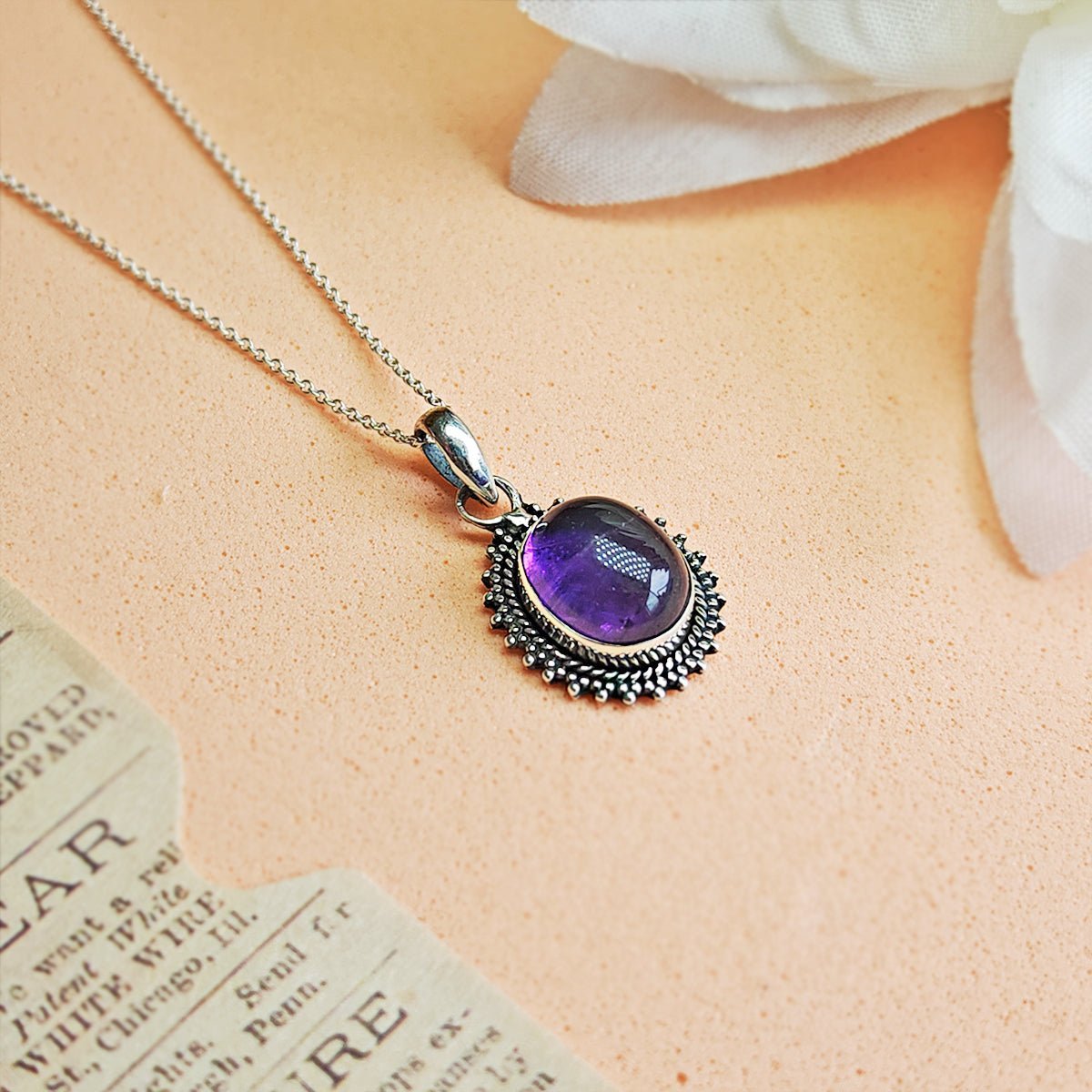 Colgante Jaipur de amatista y plata de ley 925, joya elegante con diseño artesanal, ideal para complementar estilos sofisticados