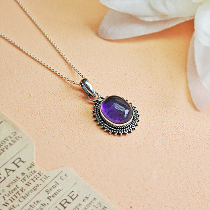 Colgante Jaipur de amatista y plata de ley 925, joya elegante con diseño artesanal, ideal para complementar estilos sofisticados