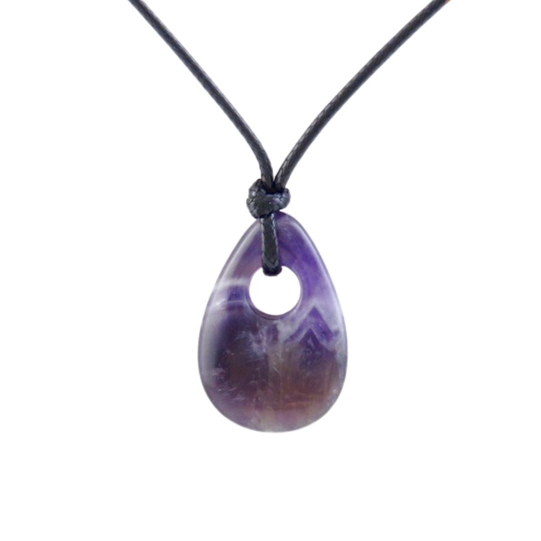 Colgante de lágrima agujereada de amatista, mineral natural con acabado pulido, ideal para accesorios de joyería.