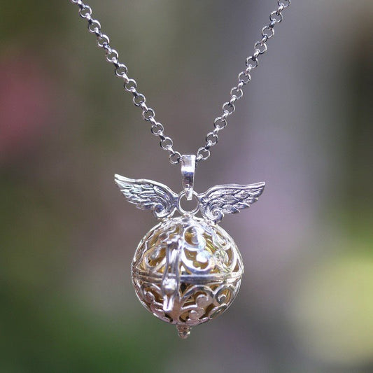 Colgante de plata de ley 925 con forma de campana divina y llamador de ángel, diseño elegante y espiritual.