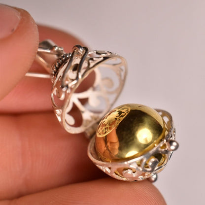 Colgante de plata de ley 925 con llamador de ángel y luz en el camino, diseño delicado y elegante para joyería espiritual.