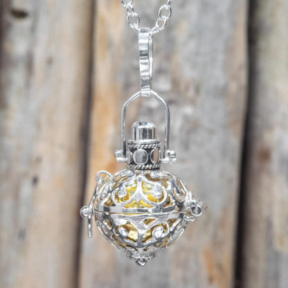 Colgante de plata de ley 925 con figura de ángel y luz, símbolo de guía y protección, para usar como colgante en cuello.