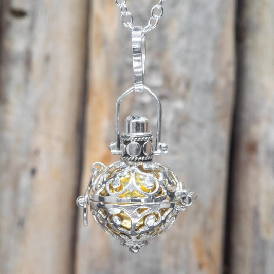 Colgante de plata de ley 925 con figura de ángel y luz, símbolo de guía y protección, para usar como colgante en cuello.
