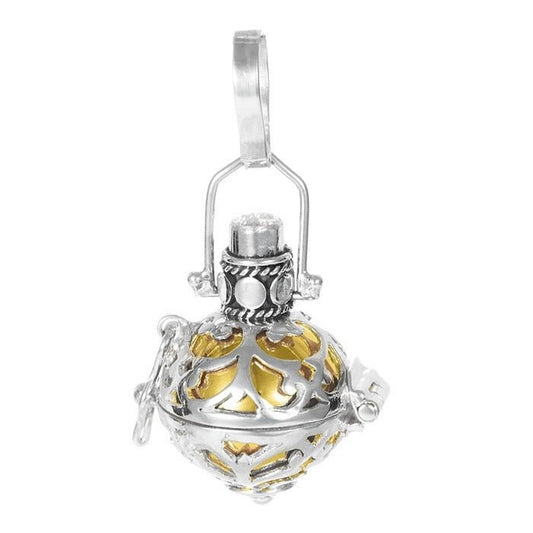 Colgante de plata de ley 925 con llamador de ángel y luz en el camino, diseño delicado y elegante, ideal para accesorios espirituales.