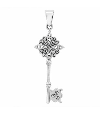 Colgante de llave con nudo de bruja en plata de ley 925, diseño místico y detallado, pulido y brillante.