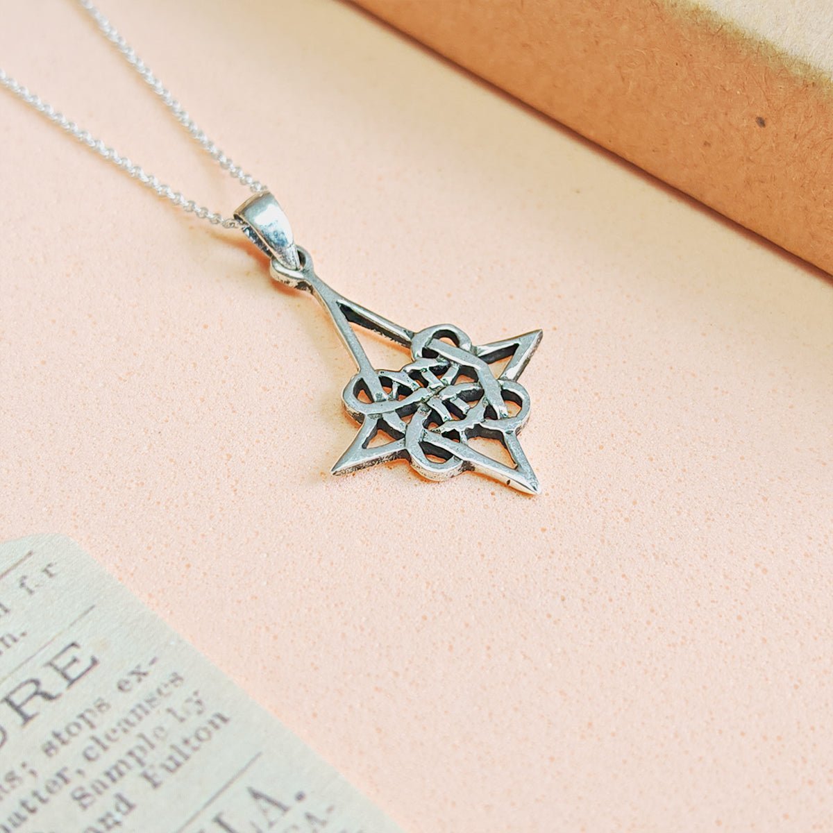 Colgante Nudo Celta Cuaternario en Plata de Ley 925