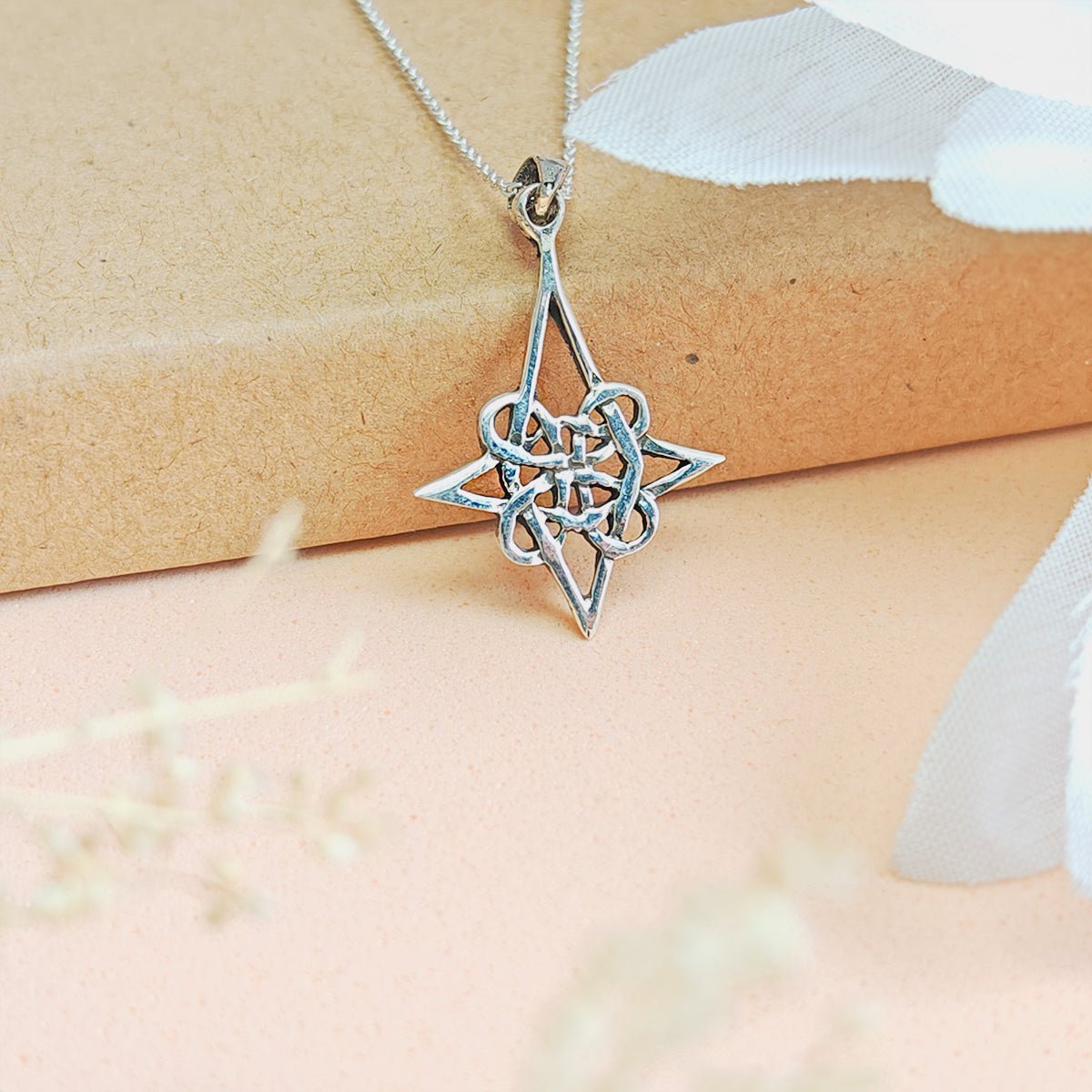 Colgante Nudo Celta Cuaternario en Plata de Ley 925