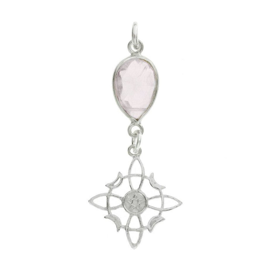 Colgante de plata de ley 925 con nudo de bruja y cuarzo rosa facetado, diseño elegante y místico.