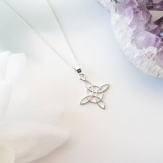 Colgante Nudo de Bruja en Plata de Ley 925