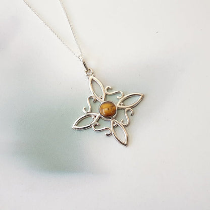 Colgante Nudo de Bruja en Plata de Ley 925 con Ojo de Tigre