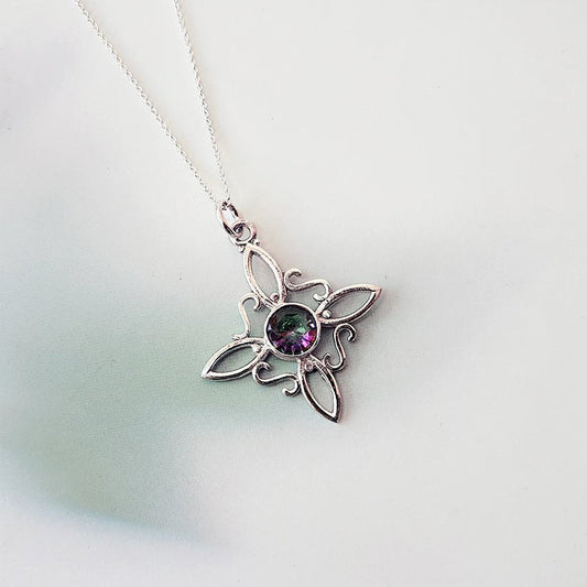 Colgante Nudo de Bruja en Plata de Ley 925 con Topacio Místico