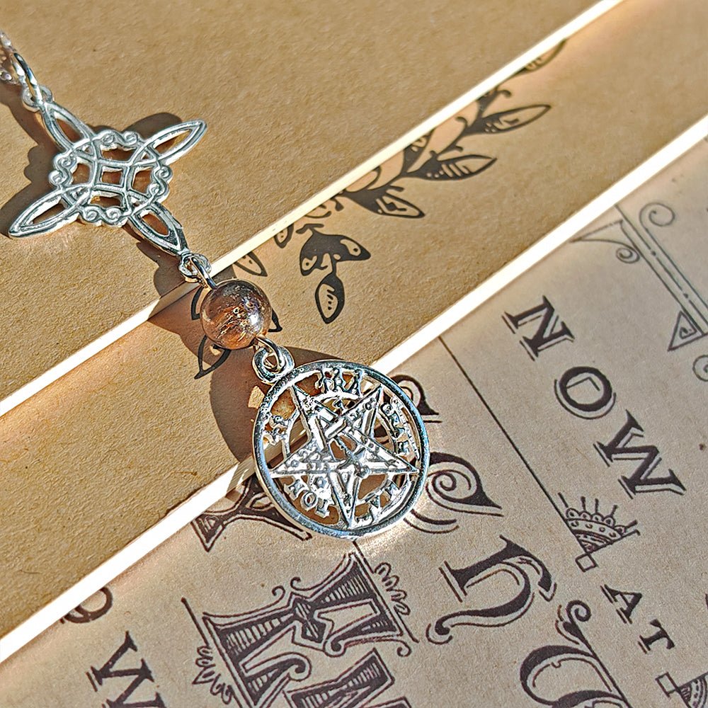 Colgante de plata Nudo de Bruja y Tetragramaton con bola de Ojo de Tigre, estilo místico, en acabado S925.