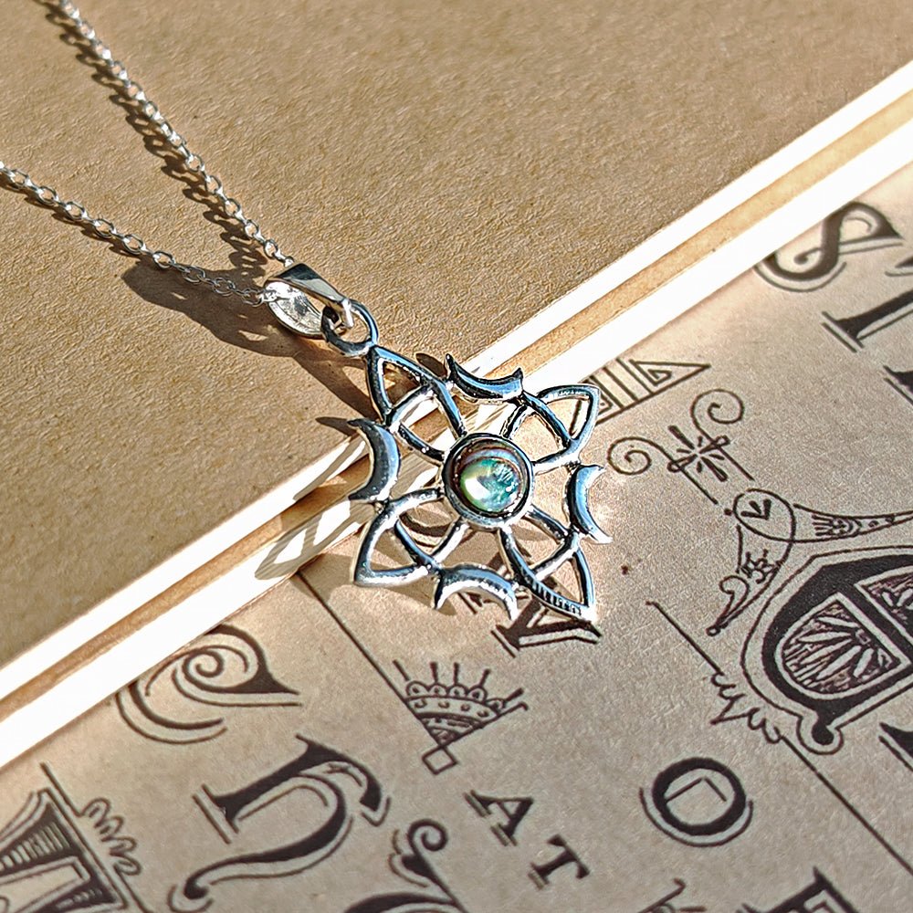 Colgante de plata de ley 925 con nudo de bruja Wicca y concha de abulón, estilo místico y elegante.