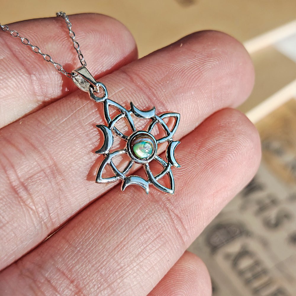 Colgante Nudo de Bruja Wicca con Abulón en plata de ley 925, joya mística y elegante para rituales y adornos.