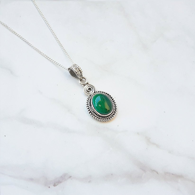 Colgante oval de malaquita y plata de ley 925, diseño en espiral, joya elegante y natural, para mujer.